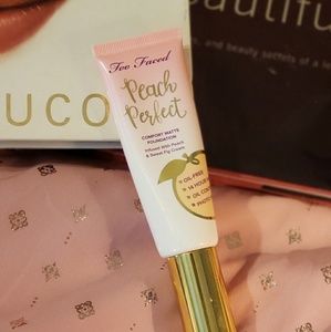 Too Faced Peach Perfect foundation